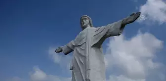 Kolombiya'da Kovid-19 kaynaklı ölümler nedeniyle dolan mezarlıkta yer açma çalışmaları