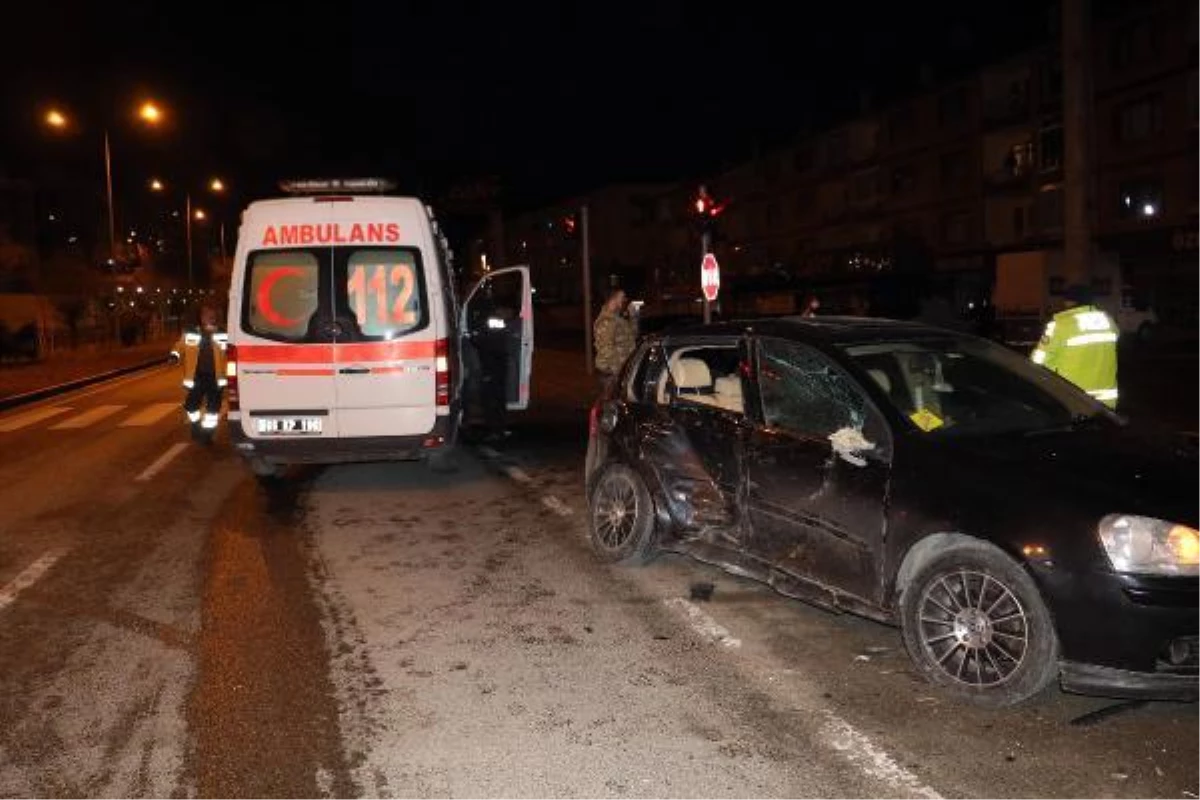 Otomobil ve ambulans çarpıştı! 3 kişi yaralandı, hamile kadın ambulansta doğum yaptı