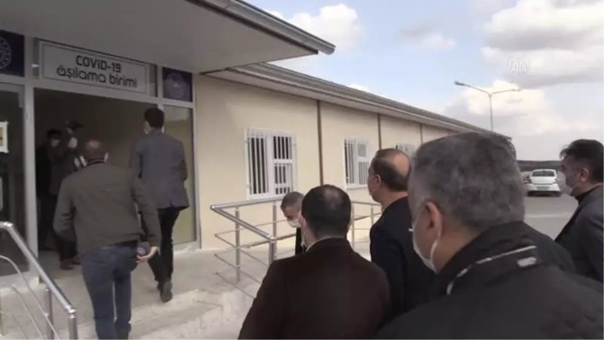 Şanlıurfa Valisi Erin, Kovid-19 aşısının ilk dozunu yaptırdı