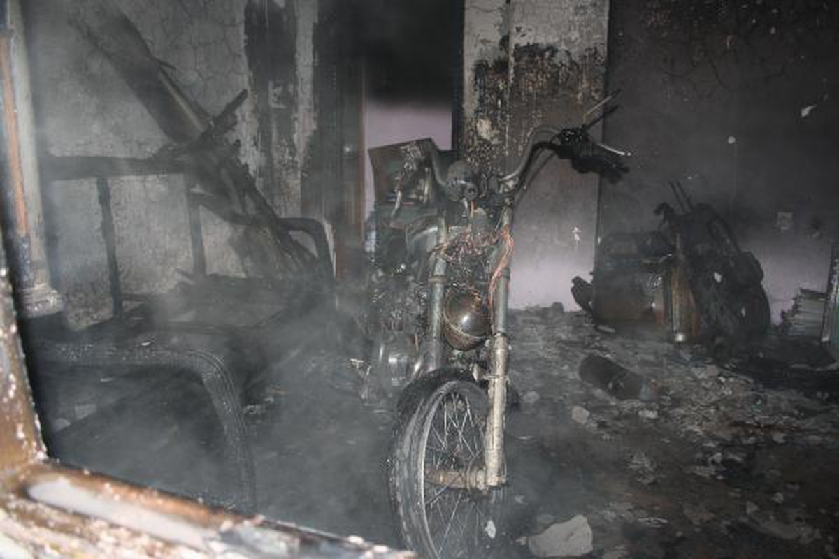 Tamir ettiği motosikleti çalıştırdı, iş yeri küle döndü