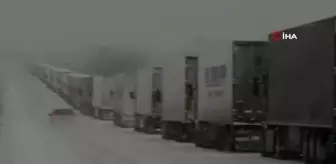 Bulgaristan'da kar yağışı nedeniyle Türkiye plakalı 30 tır mahsur kaldı
