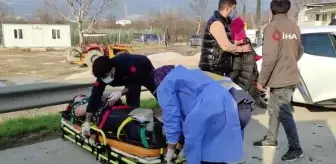 Hurdaya dönen otomobilin içinden sağ çıktılar