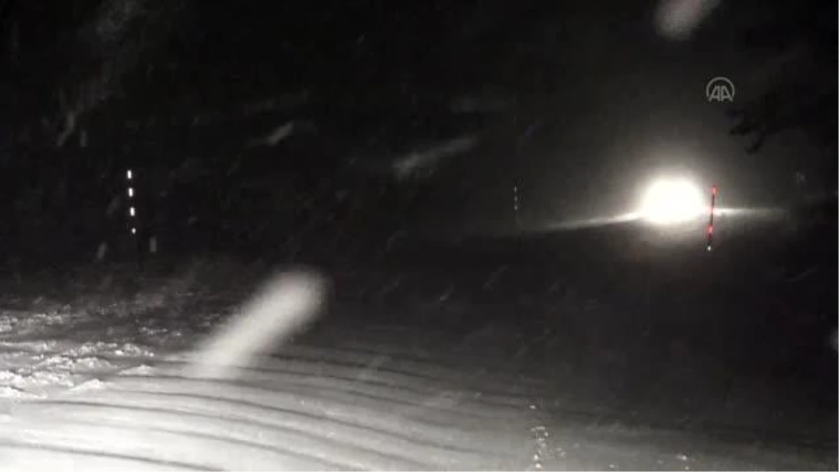 BALIKESİR - Kar yağışı, ulaşımda aksamalara neden oldu