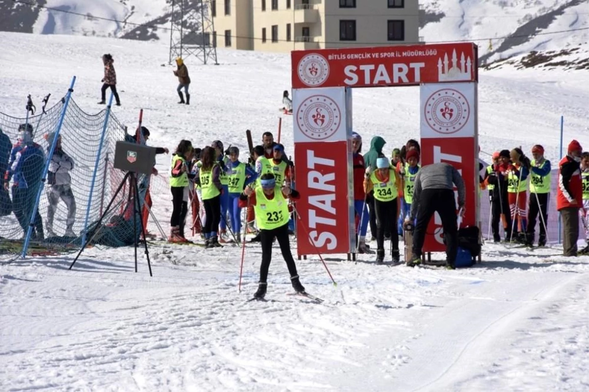 320 kayakçının katıldığı kayaklı koşu yarışları sona erdi