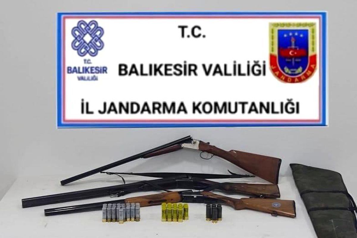 Son dakika haberi | Balıkesir\'de jandarma 22 aranan şahsı yakaladı