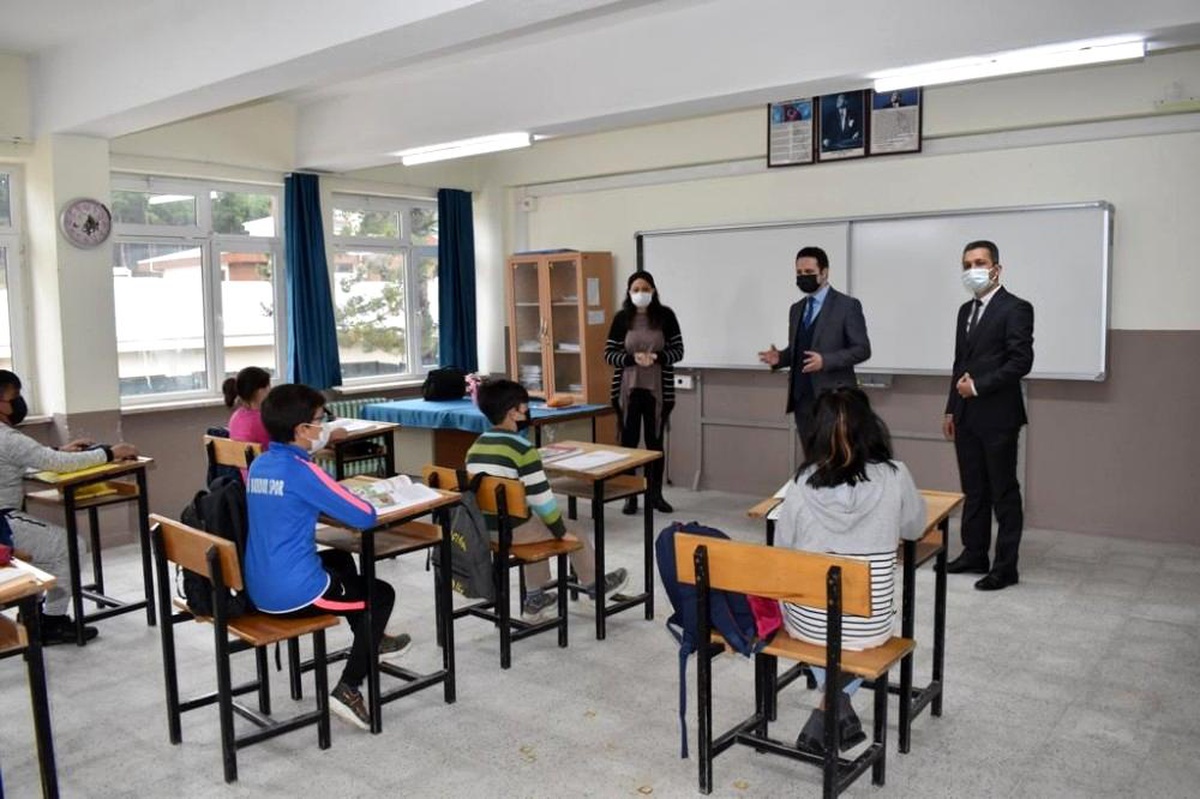 Burdur\'da kırsal mahalle ve köy okullarında 8 bin 303 öğrenci yüz yüze eğitime başladı