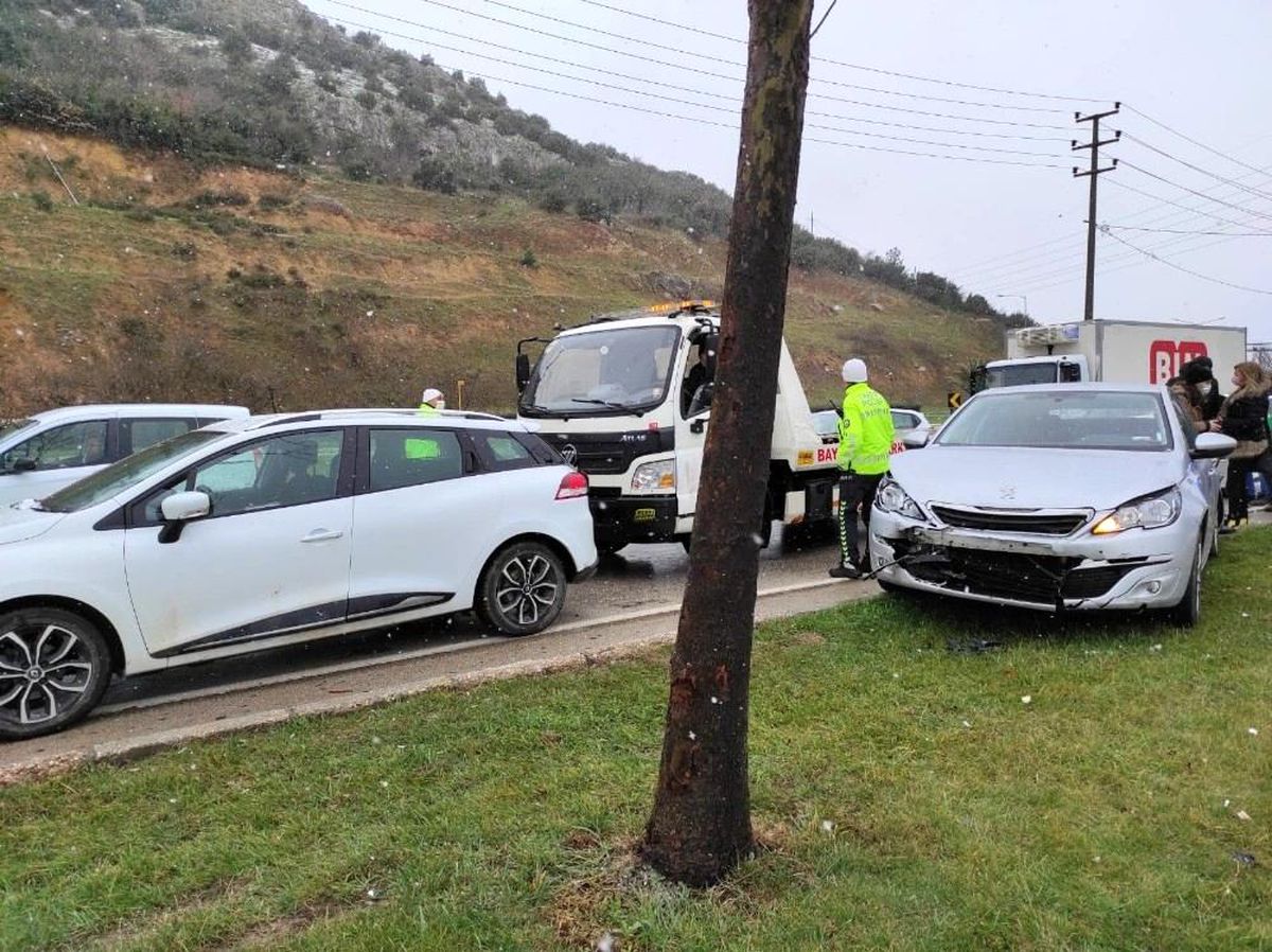 Son Dakika | Bursa\'da zincirleme kaza: 1 yaralı