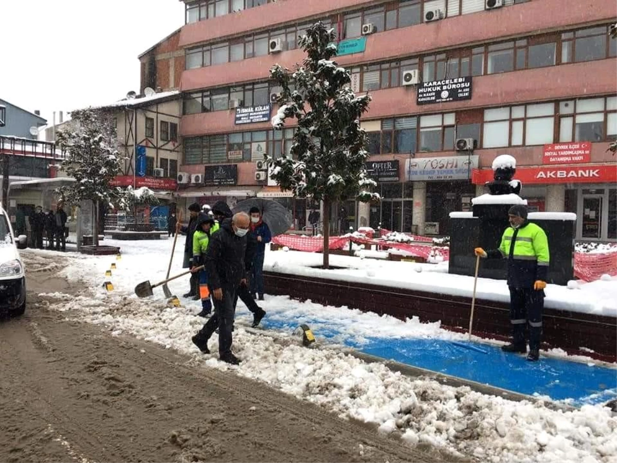 Devrek Belediye Başkanı Bozkurt sahada çalışan personeli denetledi