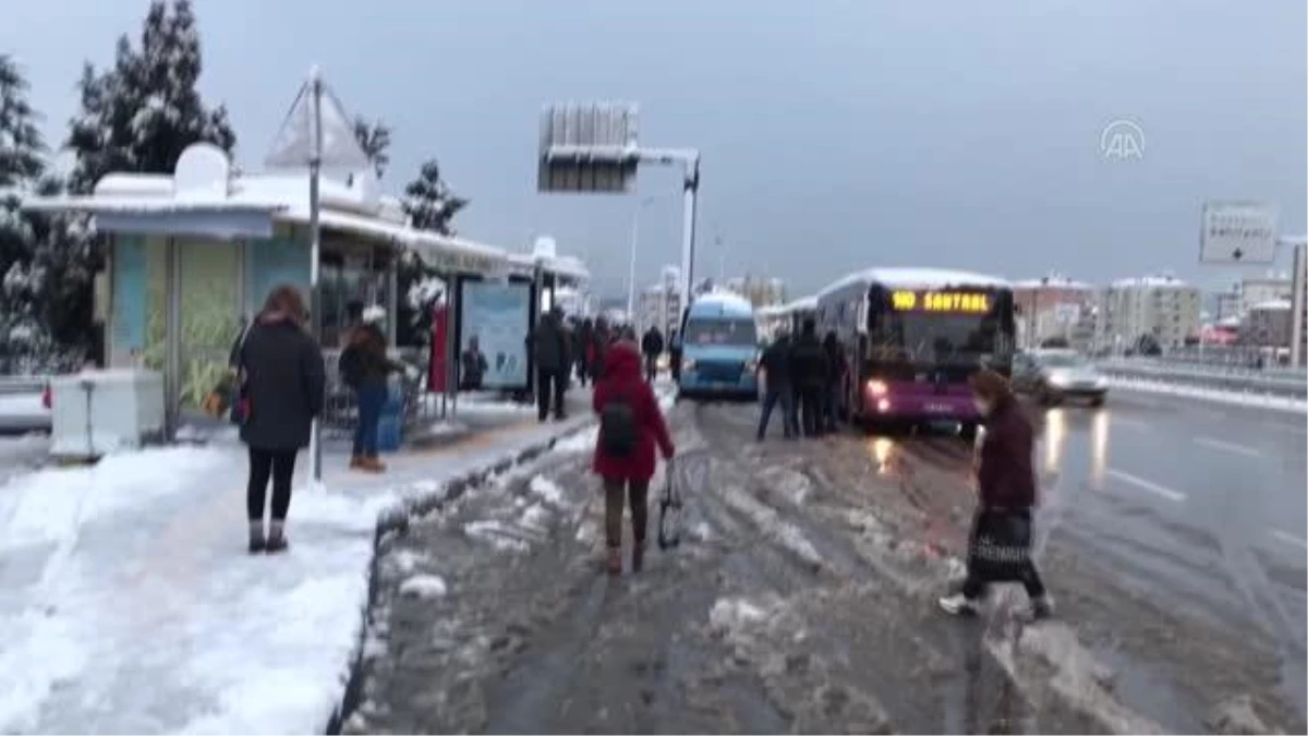 Haftaya karla başlayan İstanbul\'da trafik sakin seyrediyor