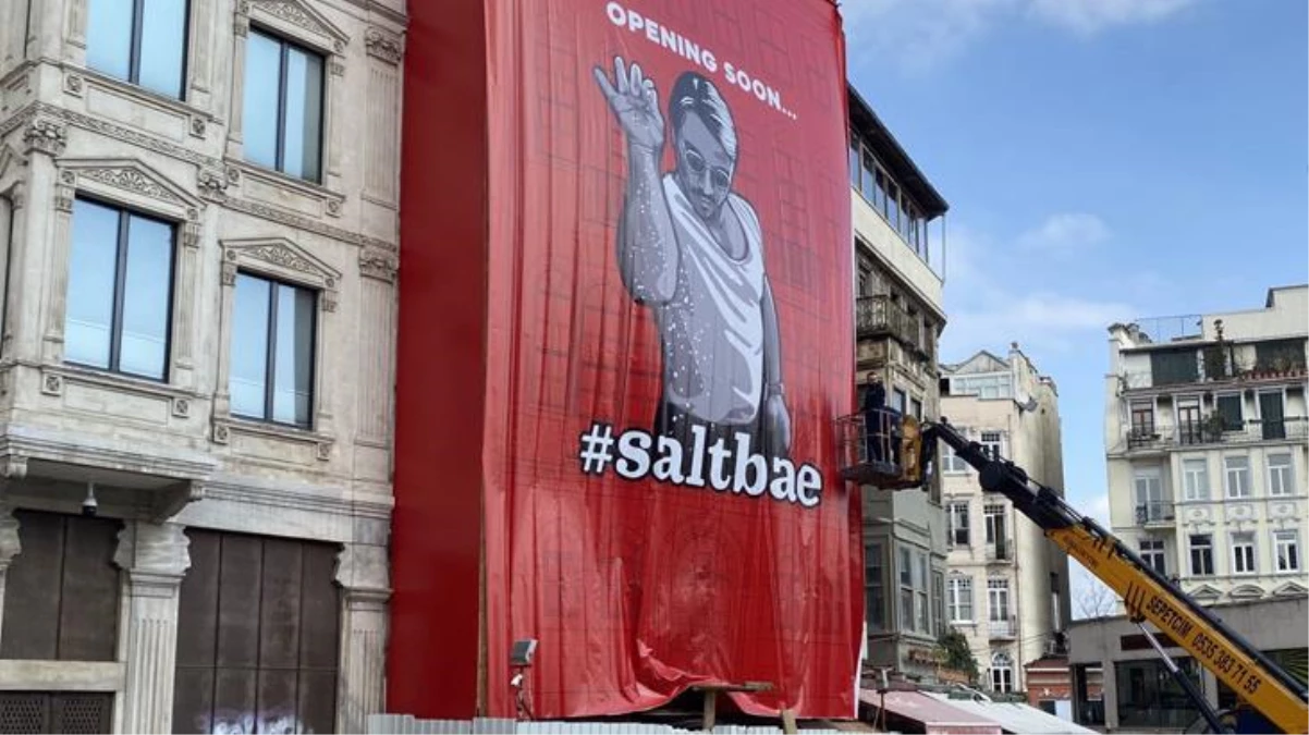 İBB\'den Galata Meydanı\'na fotoğraflı afişini astıran Nusret Gökçe\'ye sert tepki