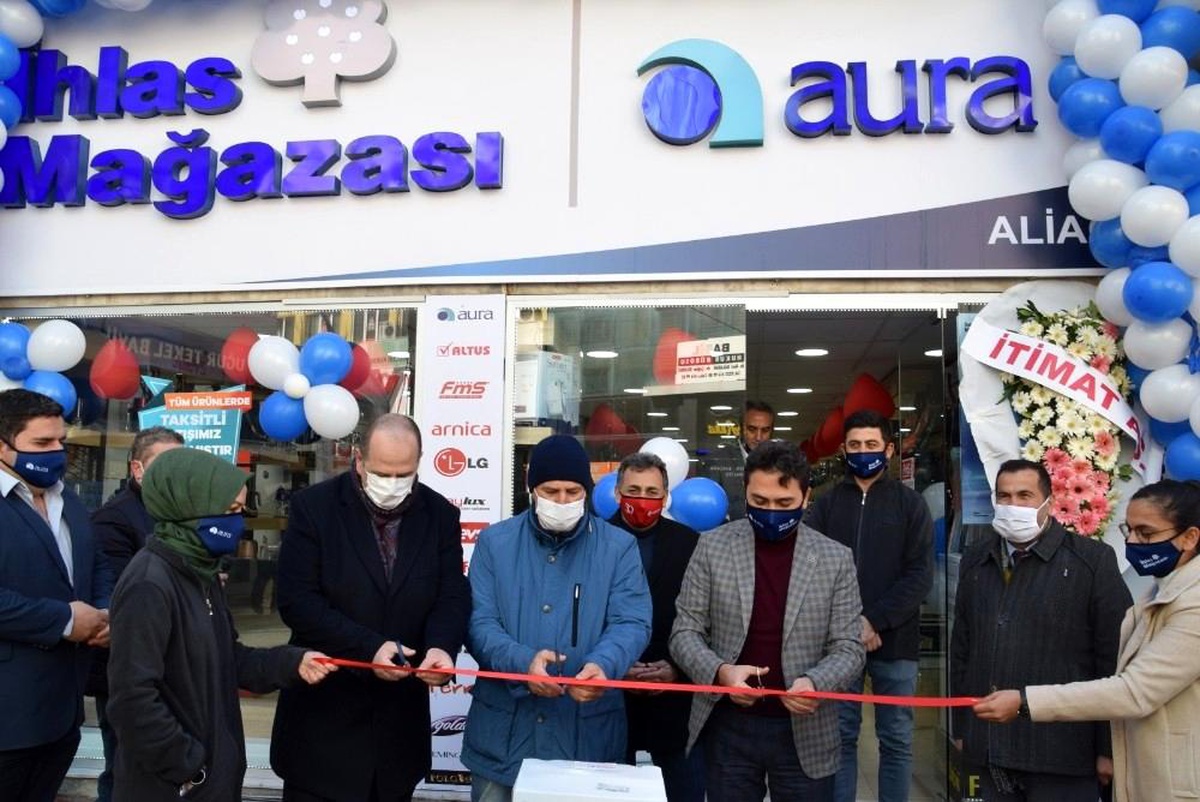 İhlas Pazarlama 108\'inci mağazasını Aliağa\'da açtı