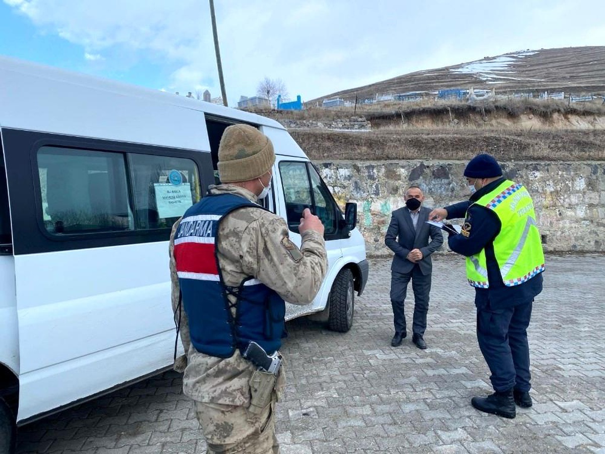 Jandarma açılan okullarda önlemleri arttırdı