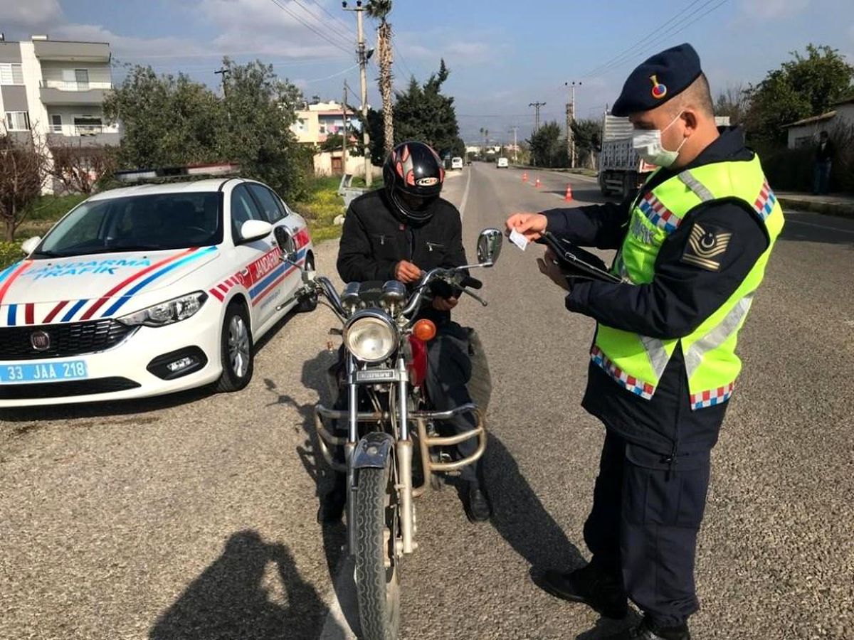 Son dakika haber: Mersin\'de kural ihlali yapan sürücülere ceza yağdı