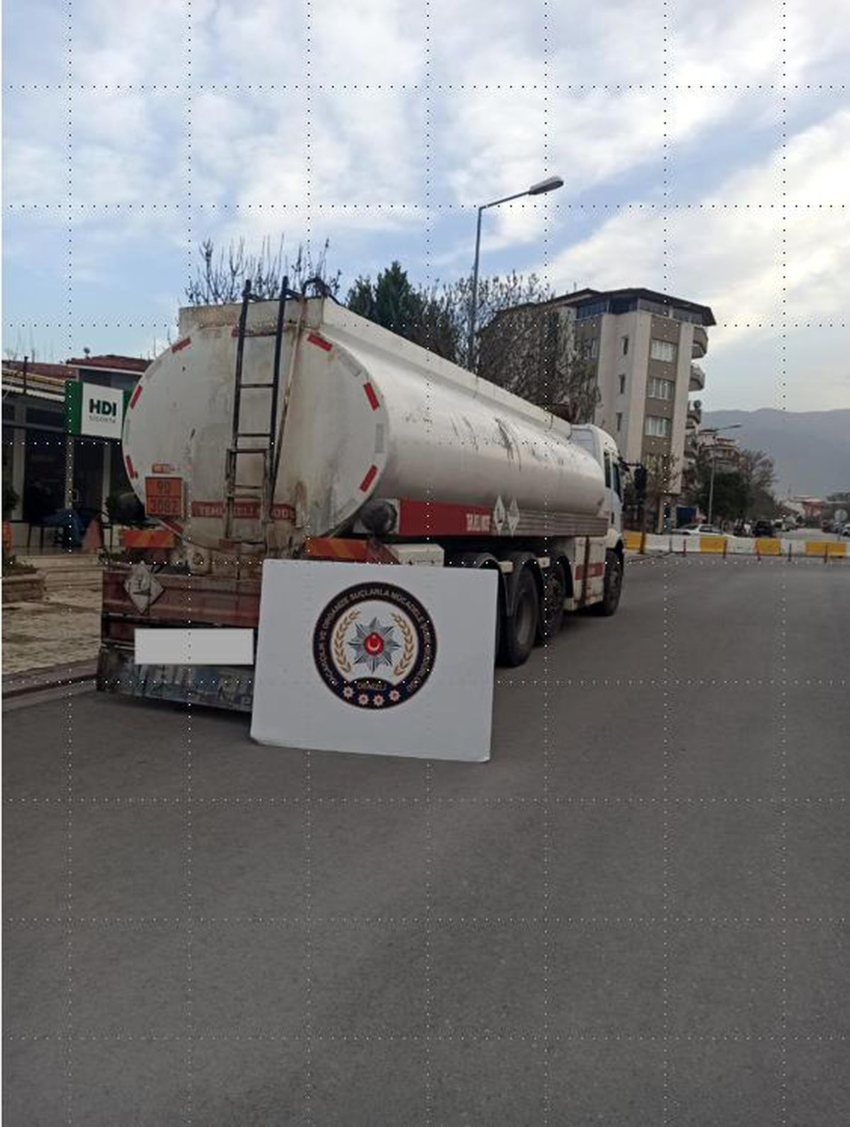 Şüphe ile durdurulan araçtan 23 bin litre kaçak akaryakıt çıktı
