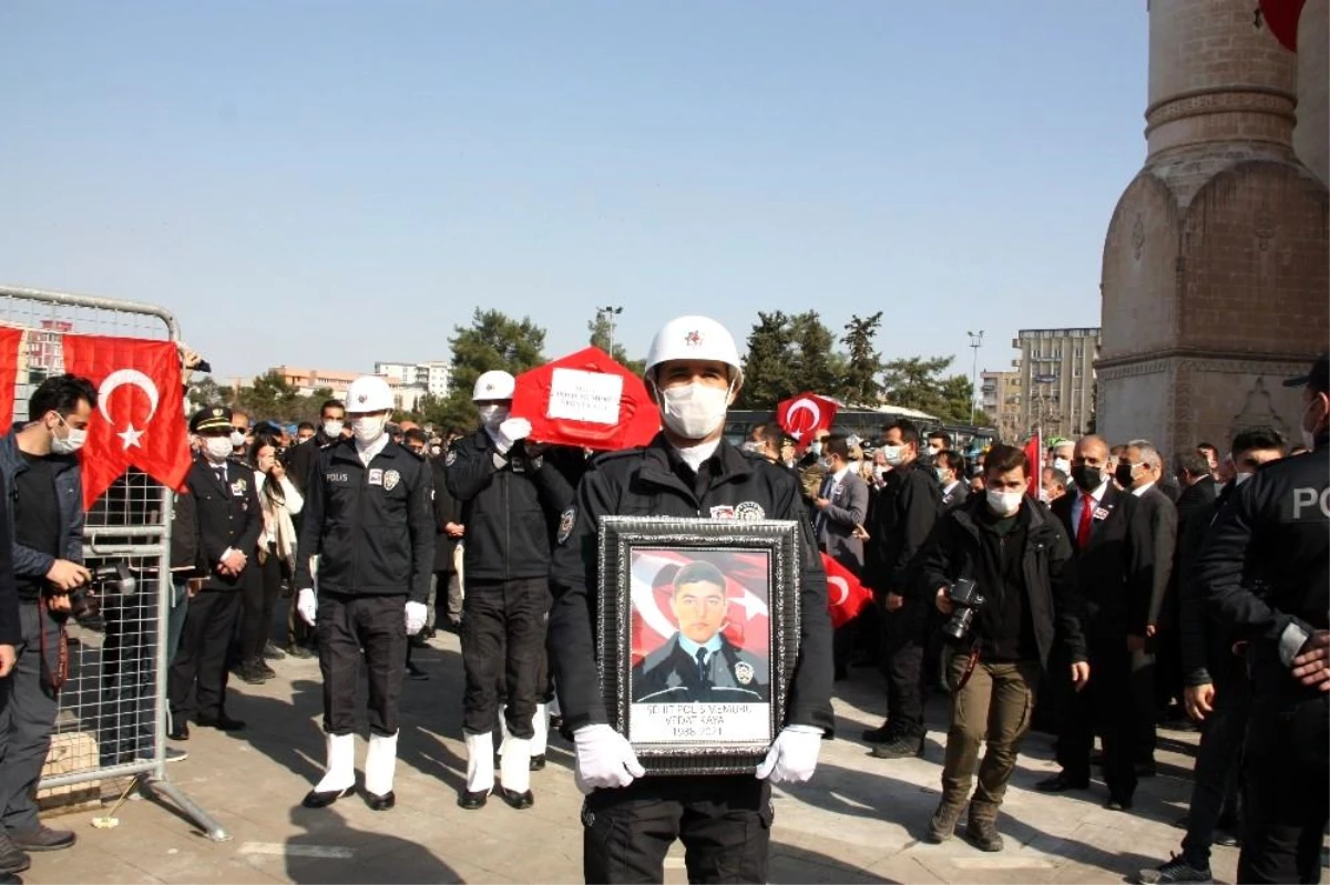 Teröristlerin katlettiği polis memuru Kaya, Mardin\'de son yolculuğuna uğurlandı