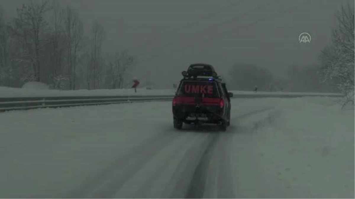 ZONGULDAK - Ekipler yolu kardan kapanan mahalledeki hasta için seferber oldu