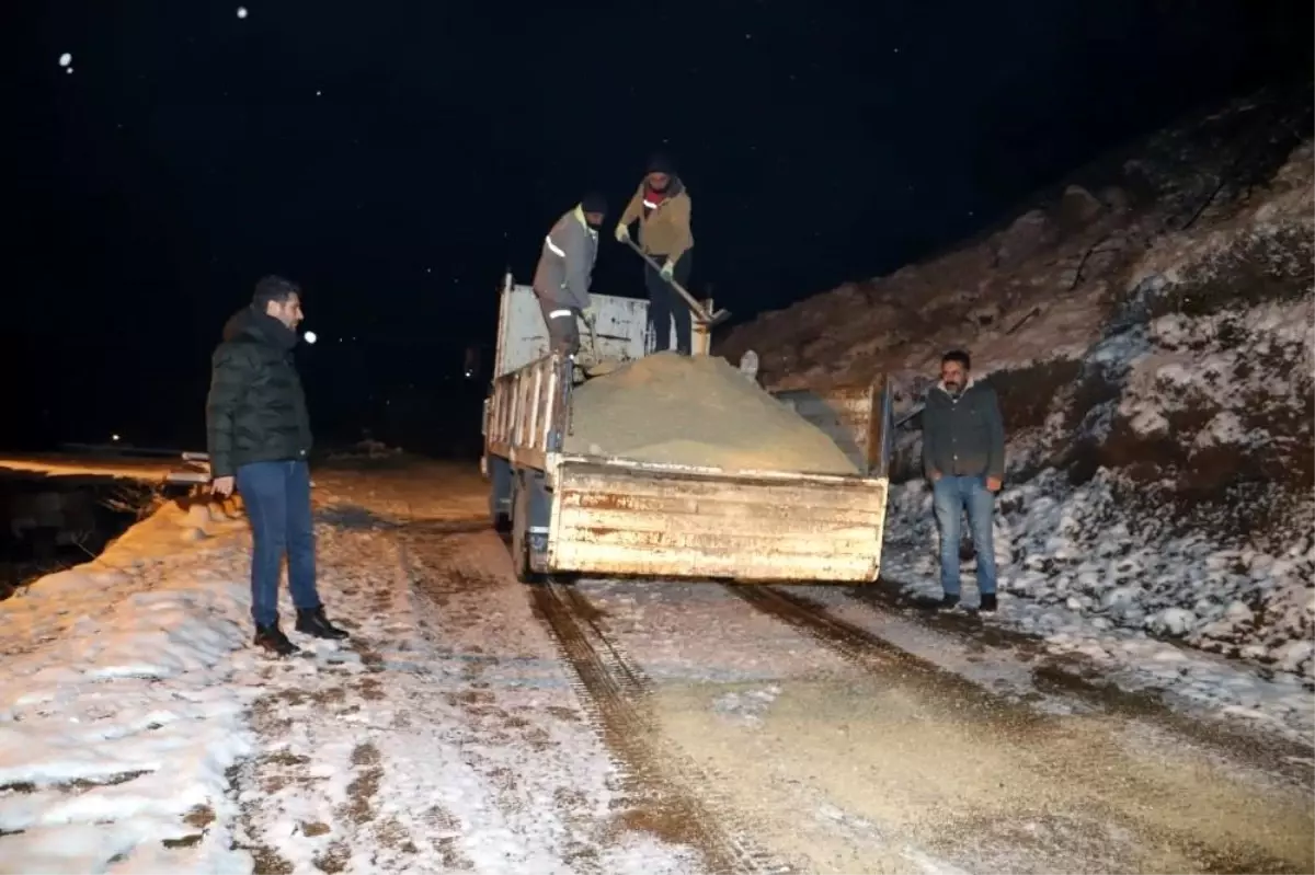 Alaşehir Belediyesinden kar mesaisi