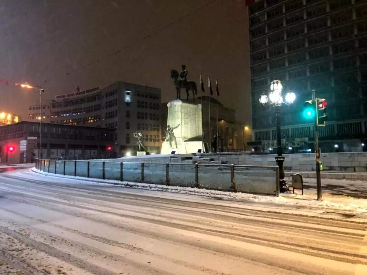 Ankara beyaza büründü