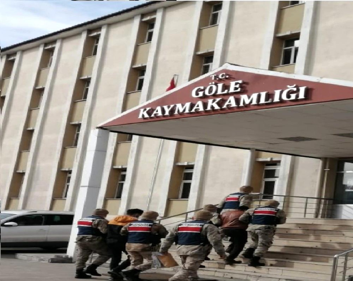 Son dakika haberleri: Ardahan\'da silah ve tarihi eser kaçakçılığı