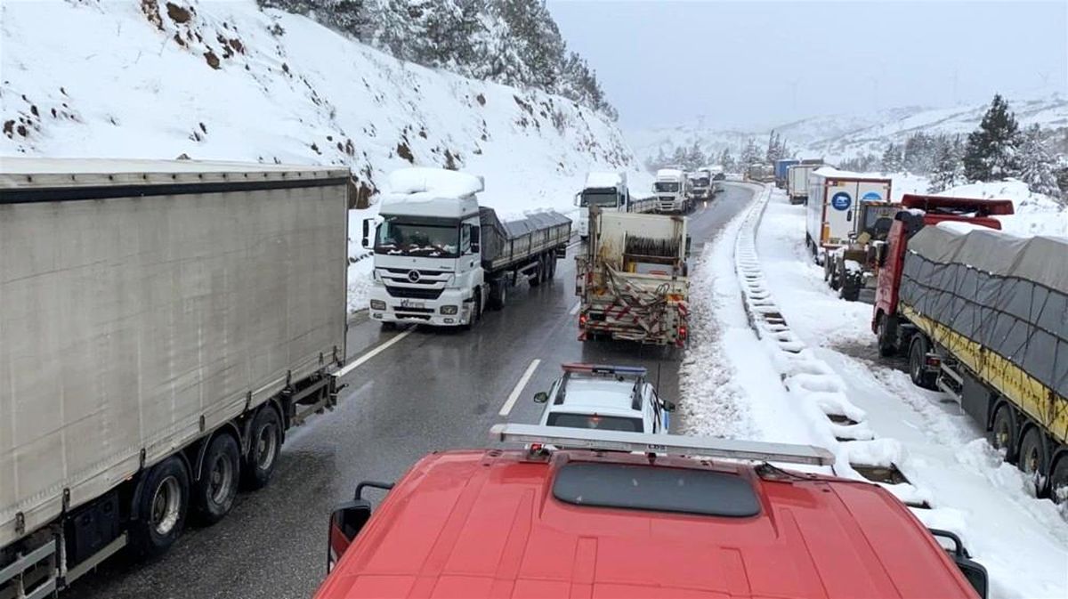 Balıkesir-Bursa karayolu çift taraflı trafiğe açıldı