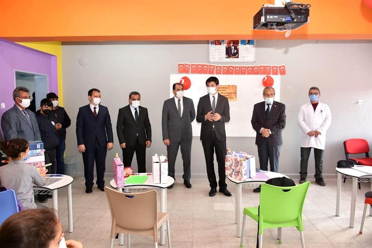 Beşsaray Ortaokulu\'nda FCL sınıfı açıldı