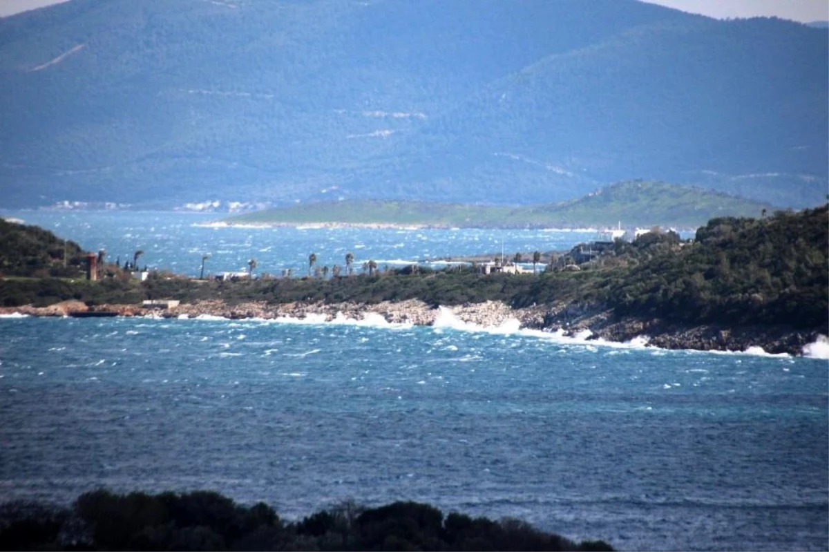 Bodrum\'daki fırtına balıkçı teknelerini batırdı, dalgaların boyu 2 metreyi aştı