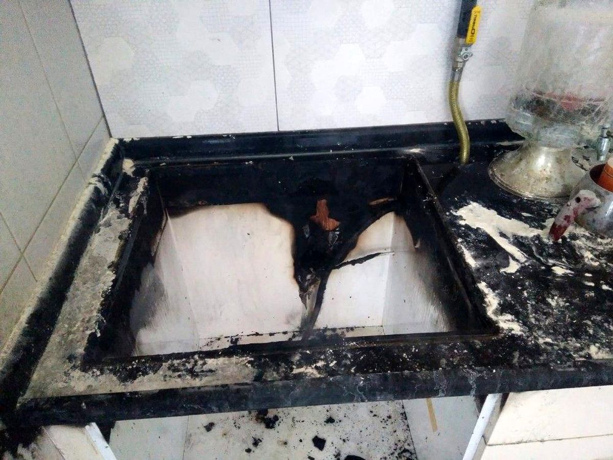 Son dakika haber... Burhaniye\'de evin mutfağında çıkan yangını itfaiye söndürdü