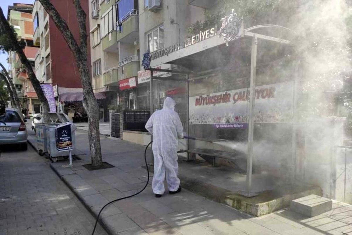 Büyükşehir Belediyesi dezenfekte çalışmalarına devam ediyor
