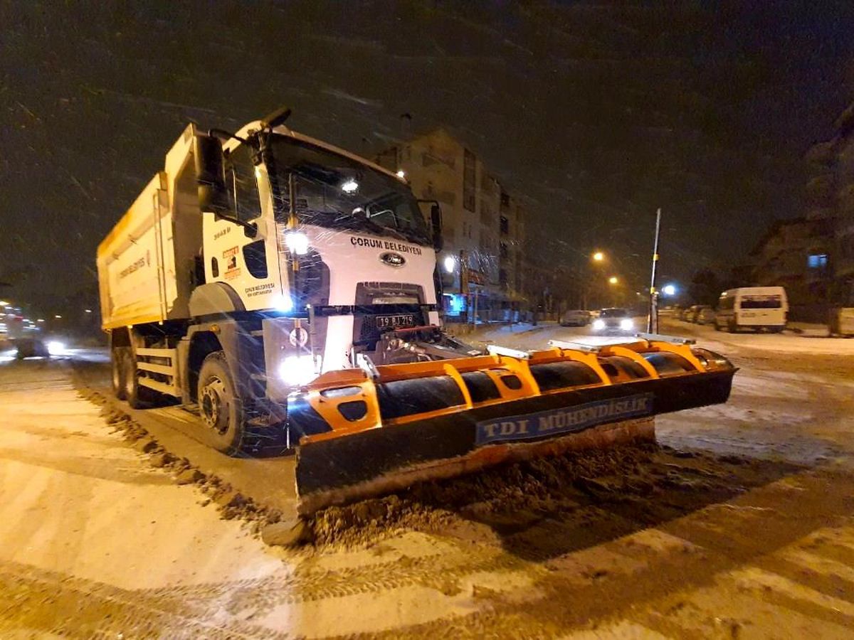 Çorum Belediye\'sinin karla mücadele çalışması aralıksız sürüyor