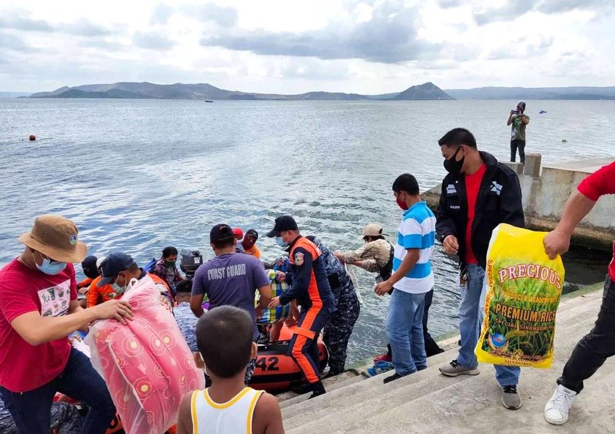 Filipinler\'de yanardağda hareketlilik arttı, bölge sakinleri tahliye edildi