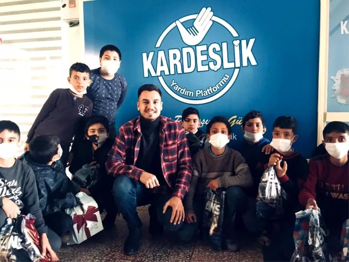 "Göçmen değil kardeşiz" sloganı ile yardıma konuşuyorlar