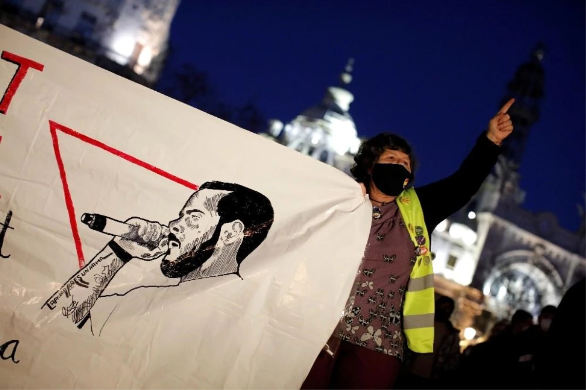 İspanya\'da rapçi Pablo Hasel\'in destekçileri sokaklara döküldü