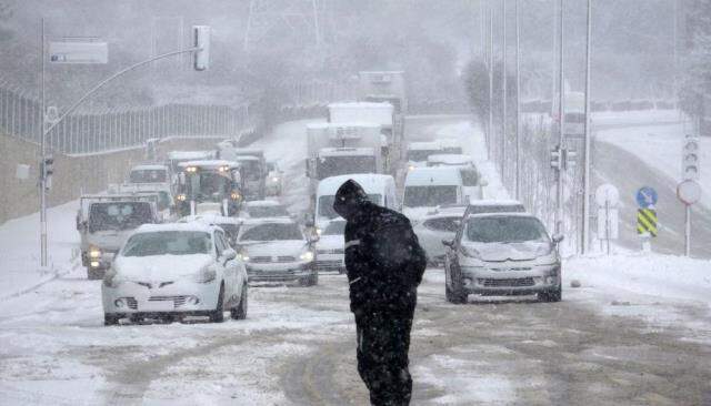İstanbul'da etkili olan kar yağışı megakenti ne zaman terk edecek? AKOM saat verdi