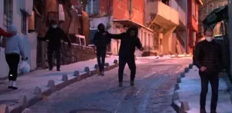 İstanbul'da kar yağışı sonrası oluşan don nedeniyle vatandaşlar zor anlar yaşadı