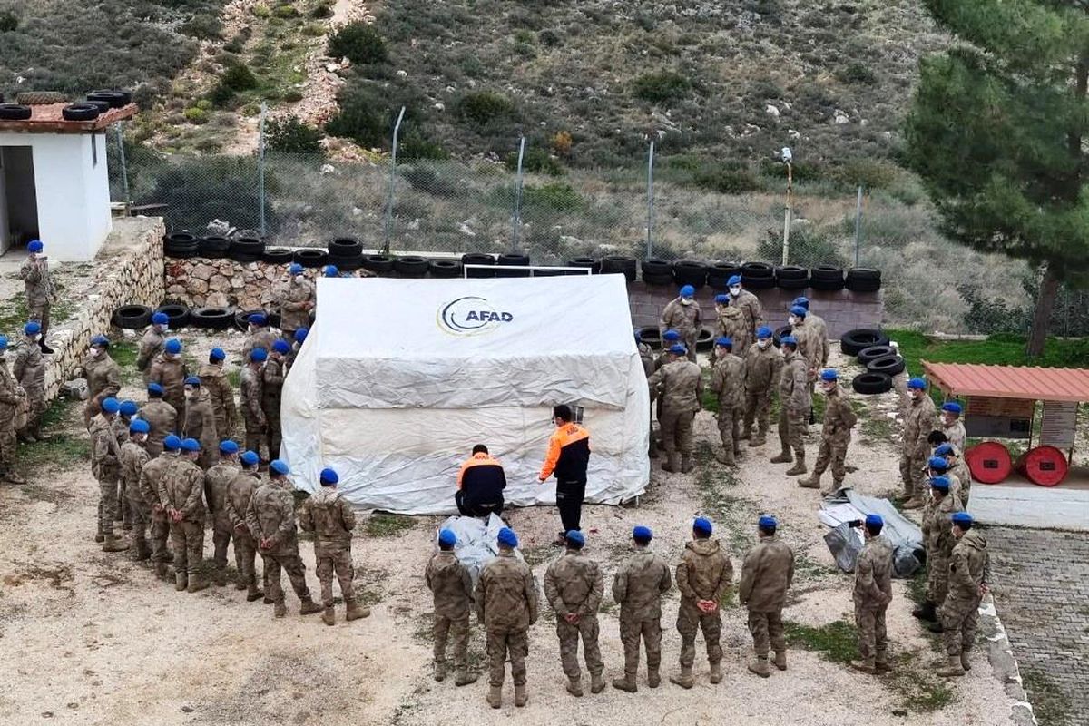 Jandarma personeline çadır kurma eğitimi