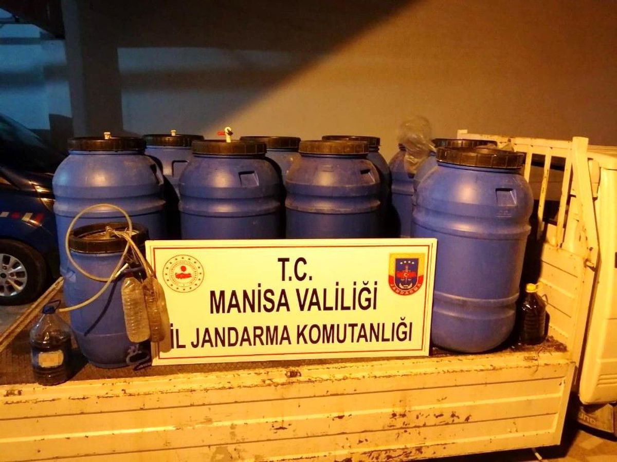 Kaçak şarap üretimi yapılan eve jandarmadan baskın