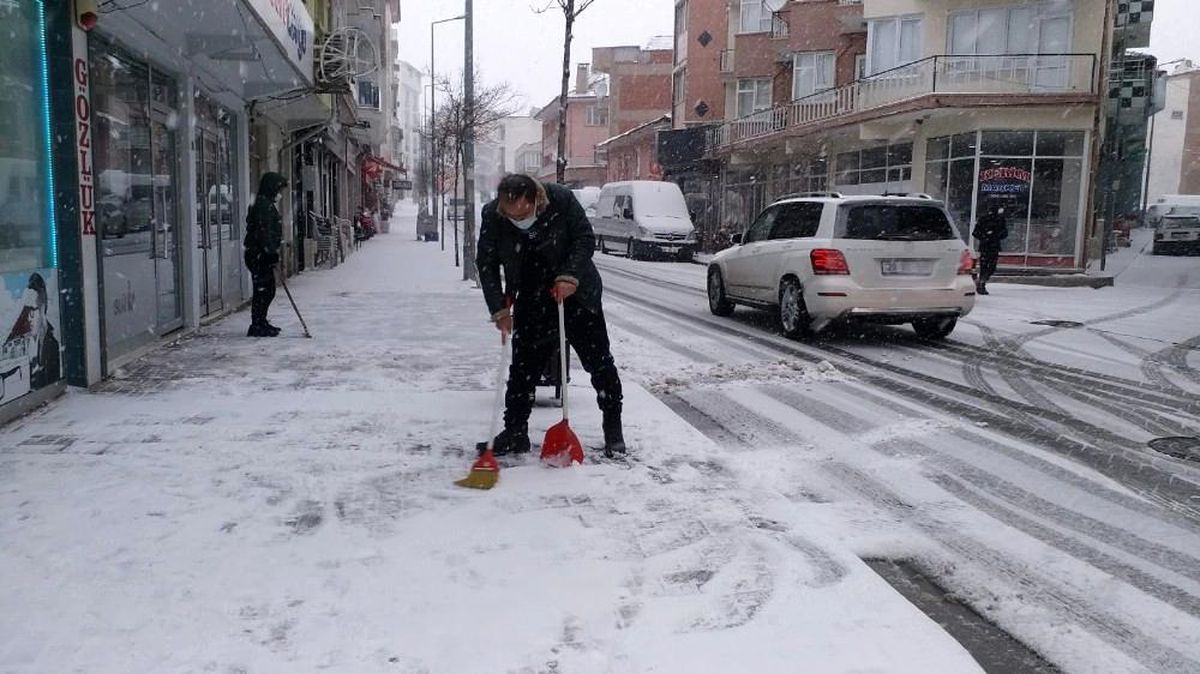 Kar yağışı hayatı olumsuz etkiledi