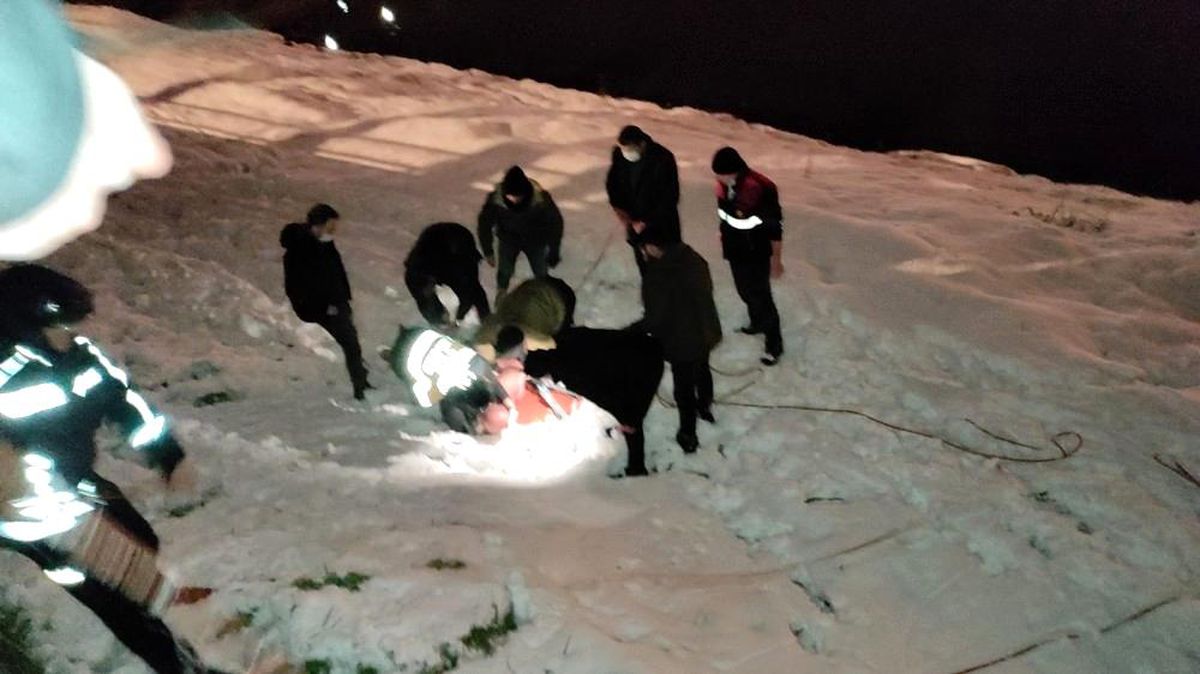 Köprüden Yeşilırmak\'a atladı, ekipler kurtardı
