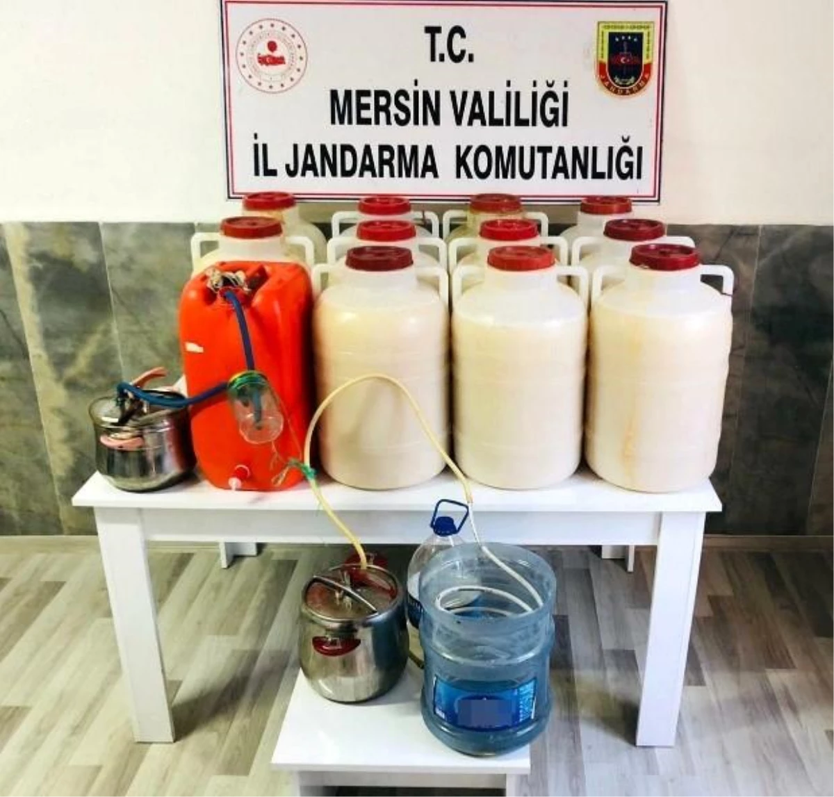 Mersin\'de 485 litre sahte içki ele geçirildi: 2 gözaltı