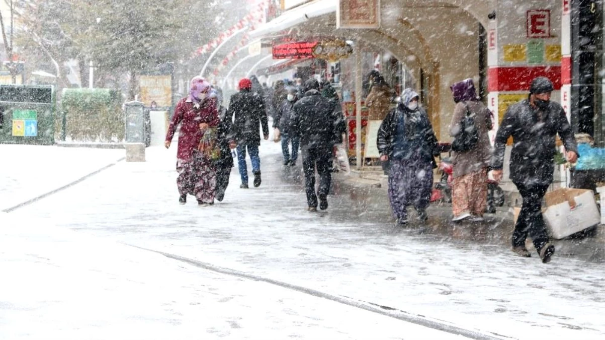 Niğde\'de kar yağışı etkili oluyor