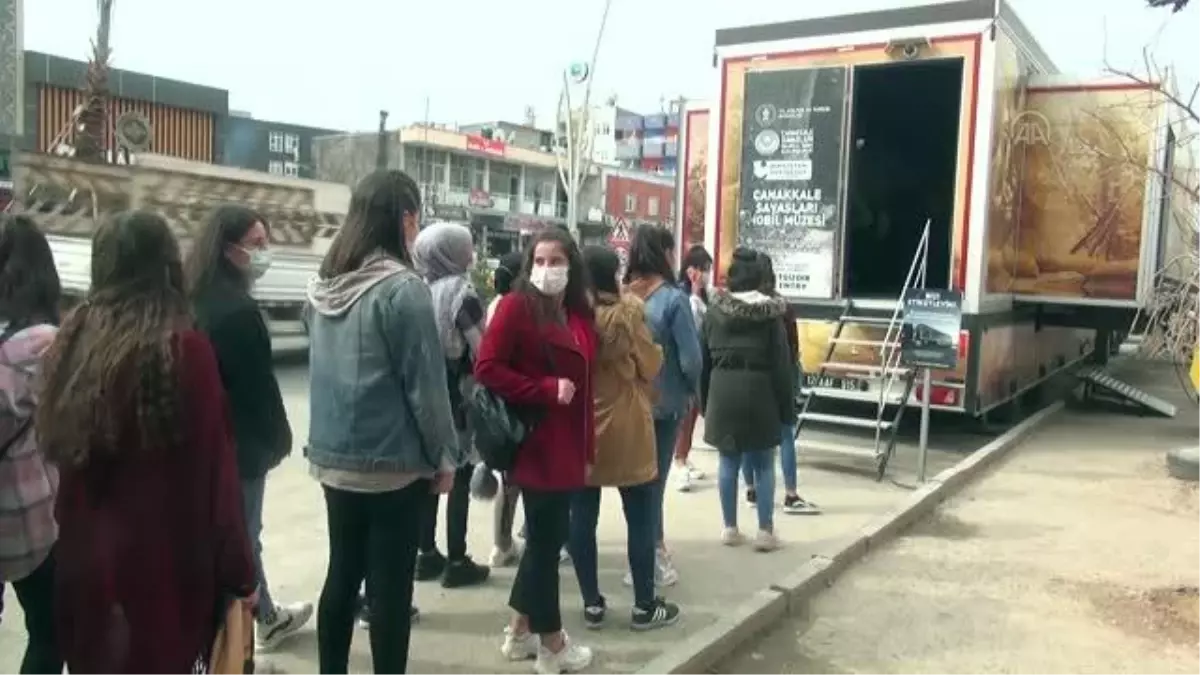 Silopi\'de Çanakkale Mobil Müze aracına yoğun ilgi