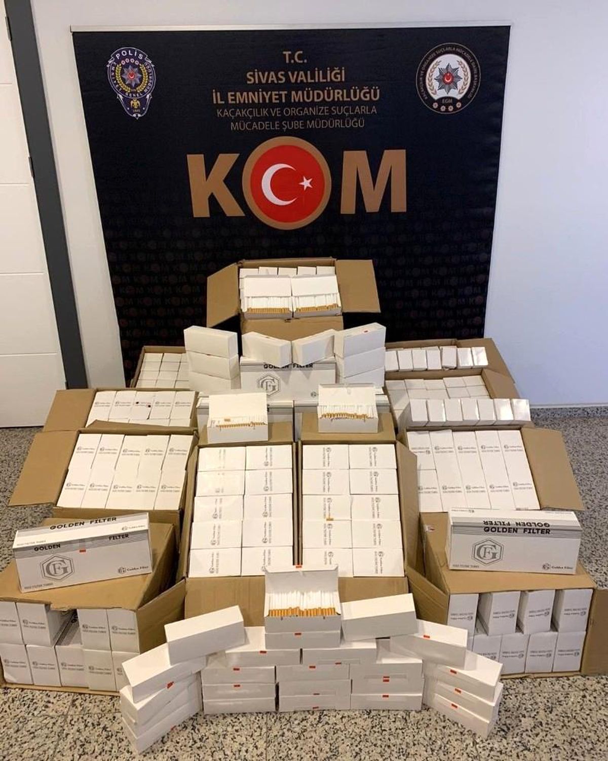 Sivas\'ta 140 bin adet gümrük kaçağı makaron ele geçirildi