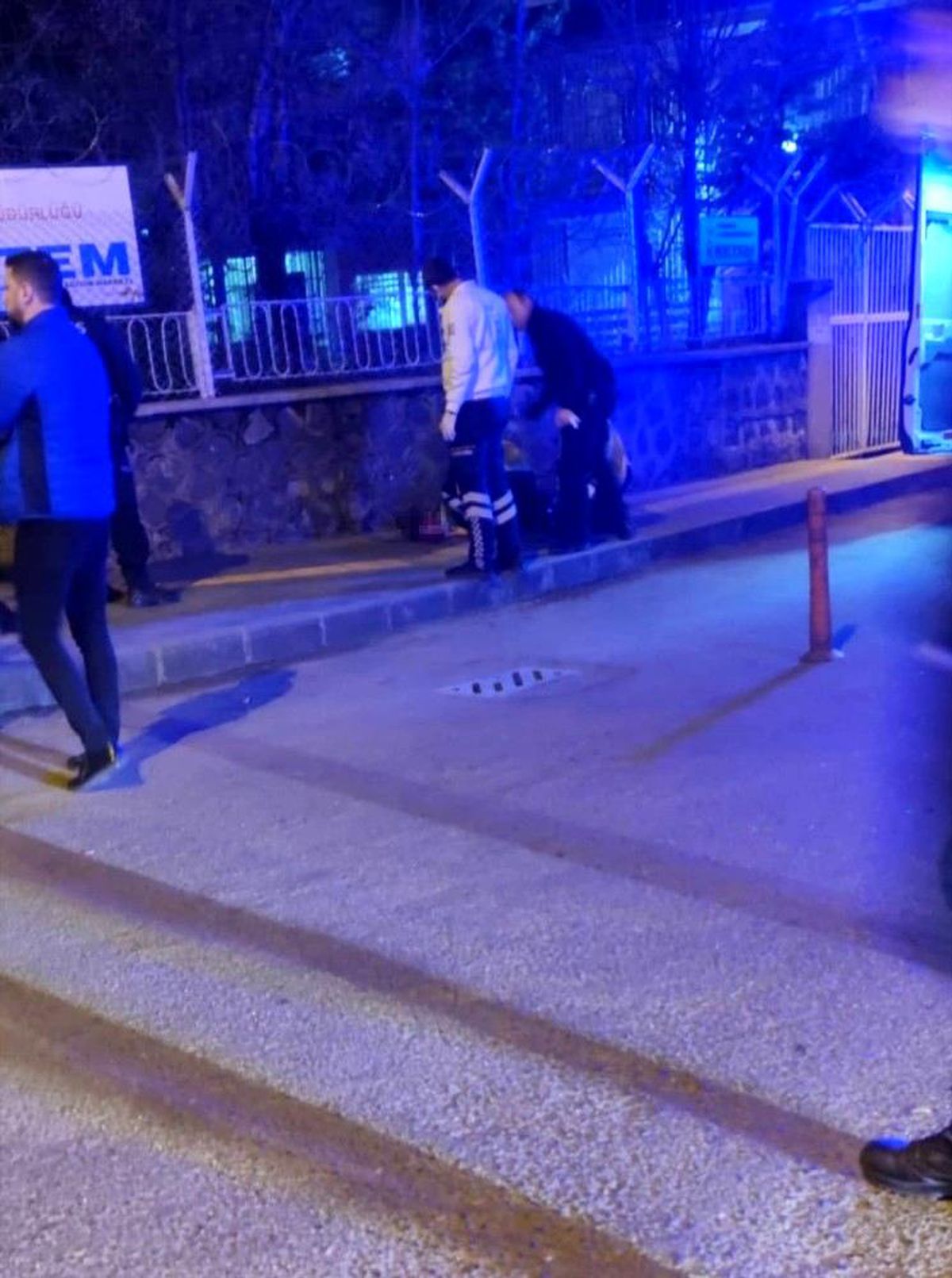 Sokak ortasında sırtından vurularak öldürülen kadının, eski eşi hakkında uzaklaştırma kararı aldırdığı ortaya çıktı