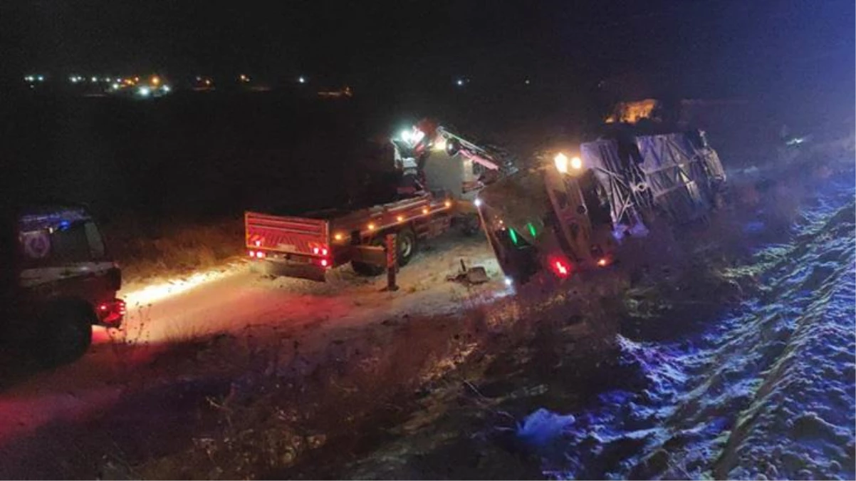 Son Dakika! Konya\'da otobüs, tır ve bir otomobilin karıştığı kazada 5 kişi öldü, 38 kişi yaralandı
