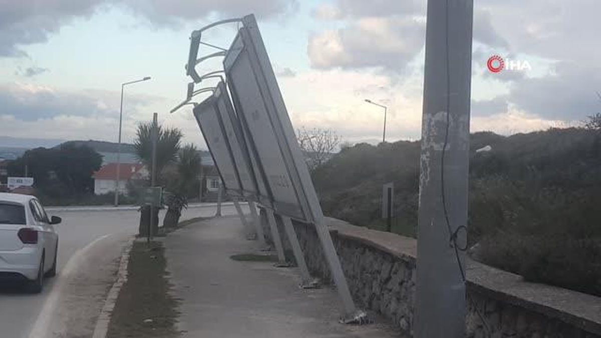 Urla sahillerini fırtına vurdu