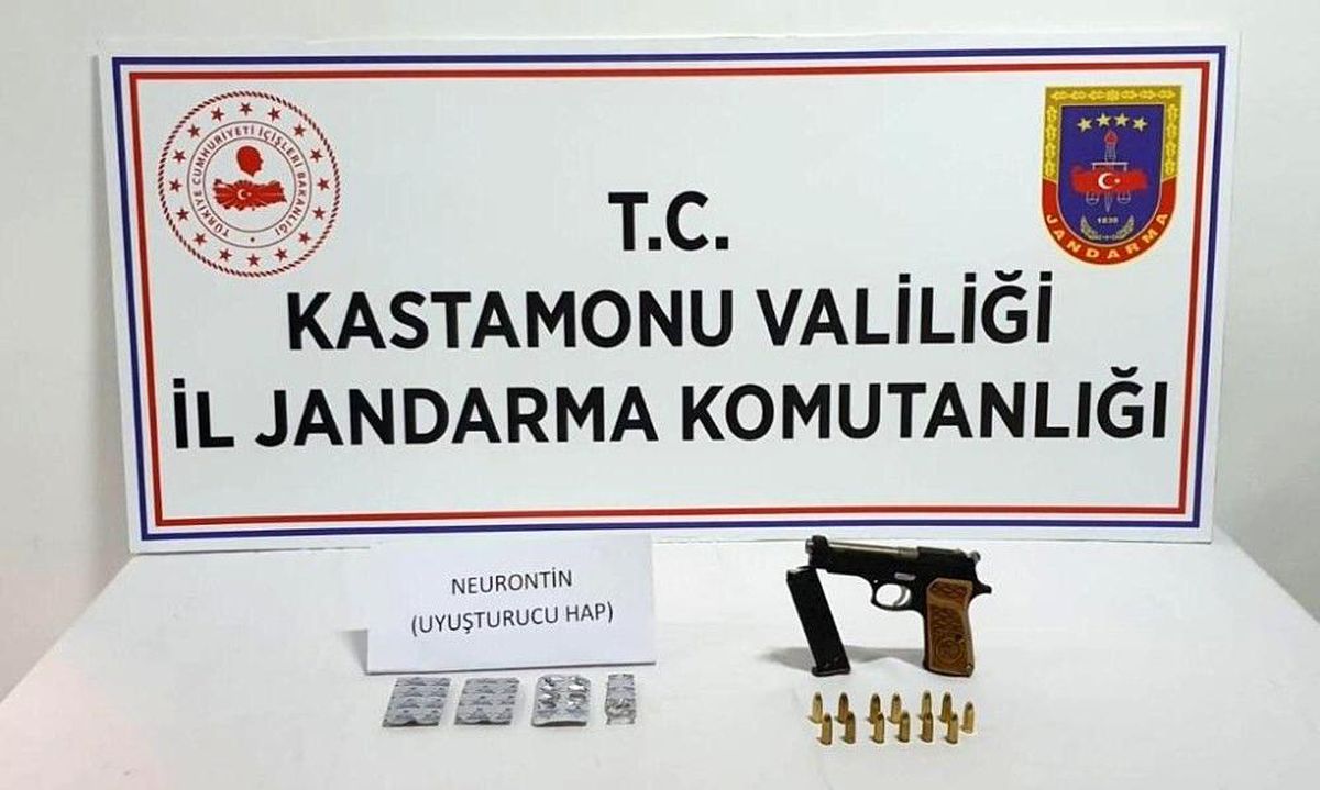 Uyuşturucu hap ile yakalanan 2 şüpheli gözaltına alındı