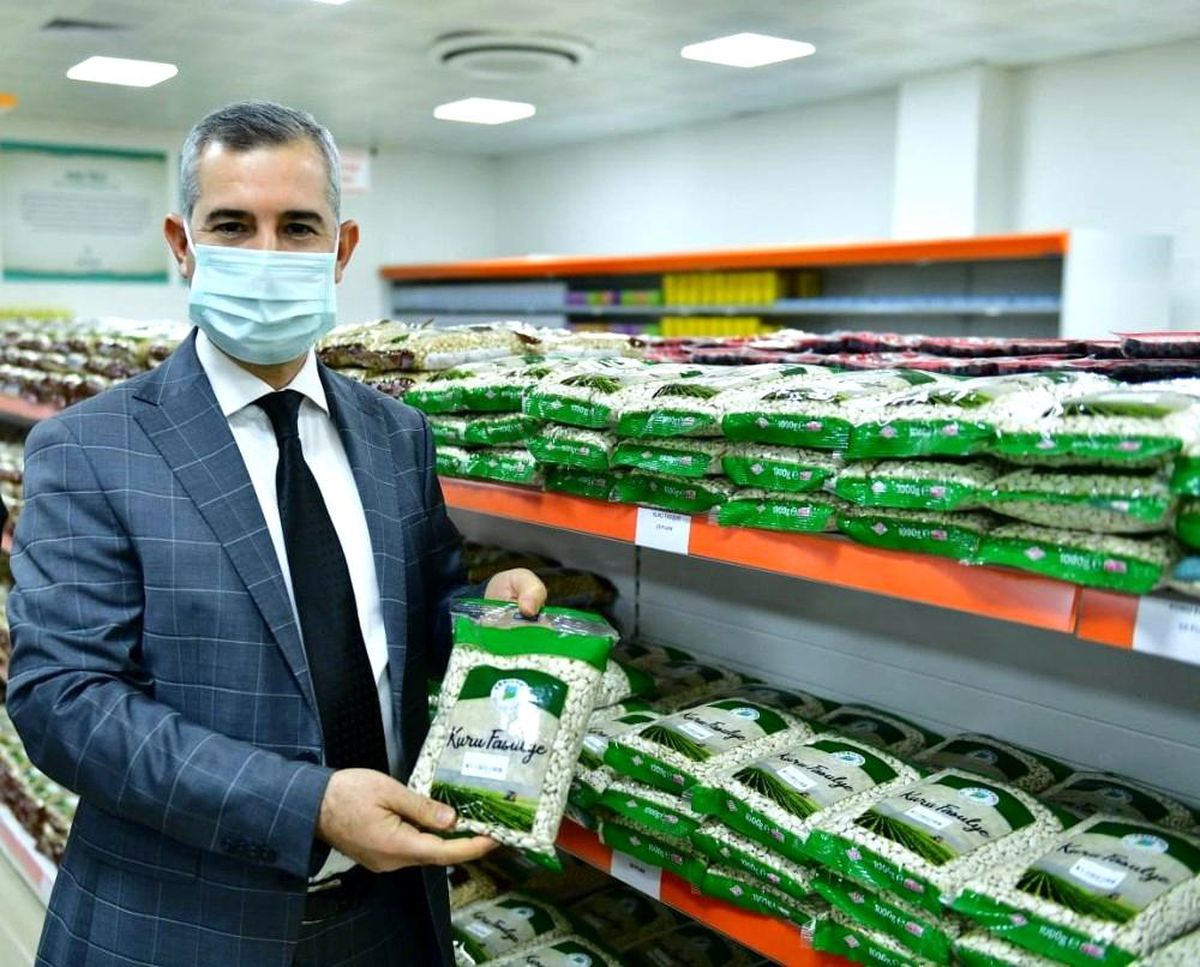 Yeşilyurt\'ta ihtiyaç sahiplerine bakliyat desteği