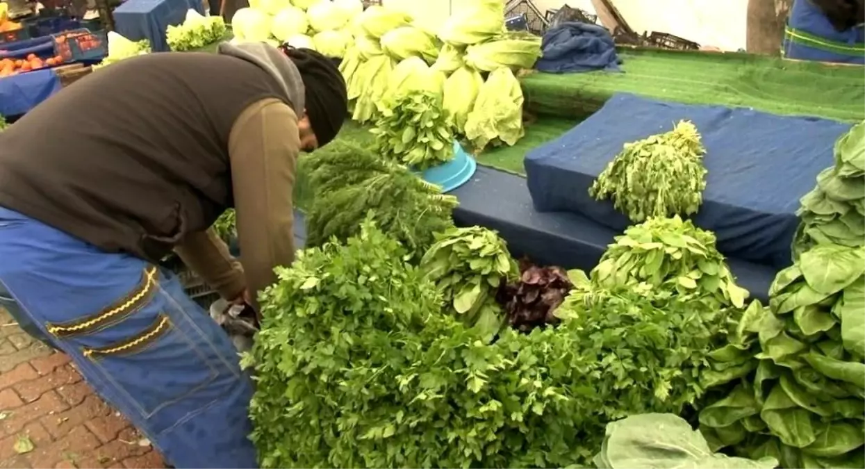 Yoğun kar yağışı sebzeyi vurdu