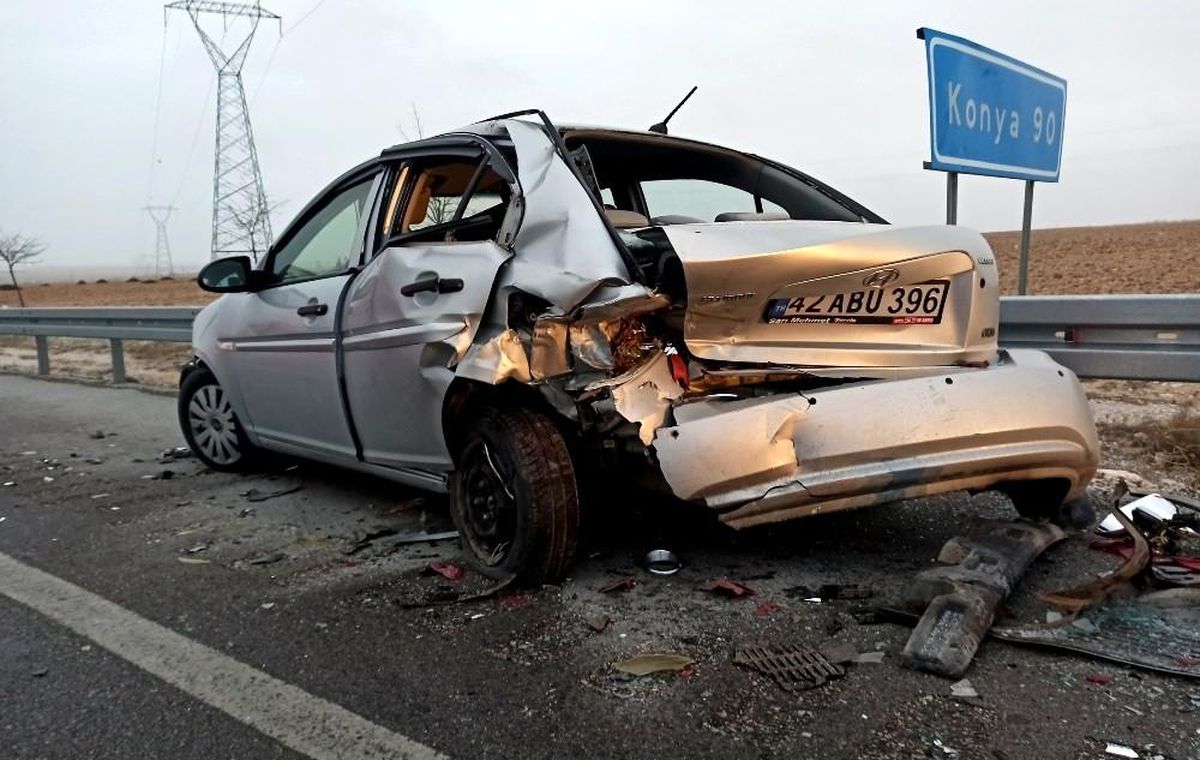 Son Dakika | Yoldaki lastik parçası kazaya neden oldu: 2 yaralı