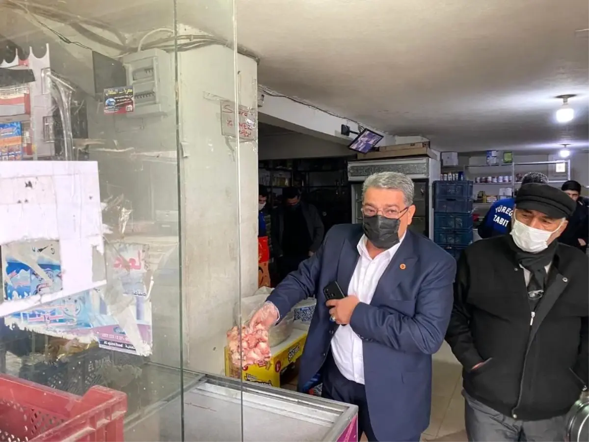 Markete yapılan baskında kokmuş 200 tüm tavuk ve 150 kilogram kıyma ele geçirildi